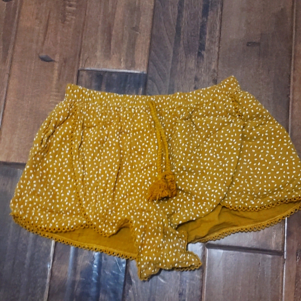 Rylee + Cru Scallop Seeds Shorts